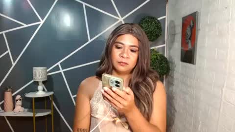 queen_tracy online show from June 12, 8:05 pm