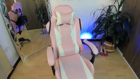 queen_violetha online show from April 17, 5:55 pm