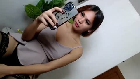 CALL ME YOUR QUEEN AIVY1 online show from August 5, 6:00 am