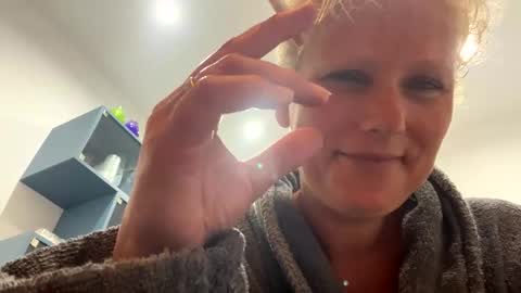 Angel online show from April 20, 9:42 pm