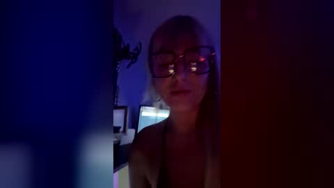 QueenBeeky online show from July 15, 8:48 am