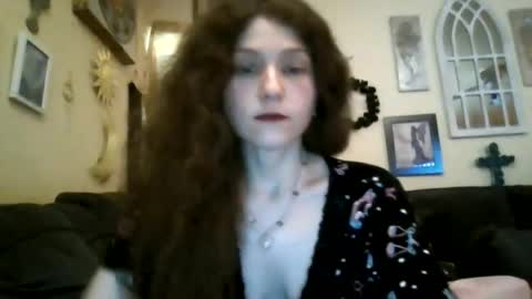queencrimsonlvx online show from July 10, 7:36 am