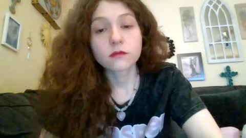 queencrimsonlvx online show from July 13, 12:17 am