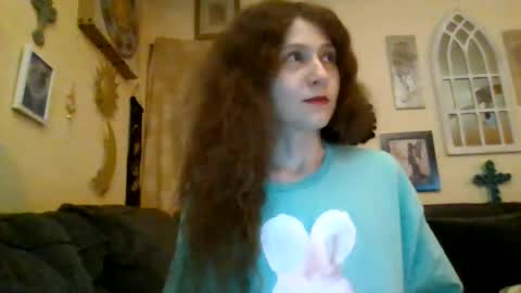 queencrimsonlvx online show from July 15, 11:55 am