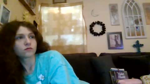 queencrimsonlvx online show from July 17, 6:02 am