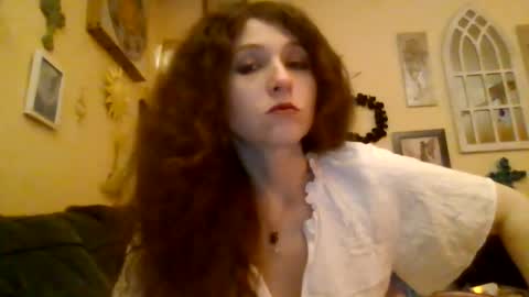 queencrimsonlvx online show from July 22, 6:05 am