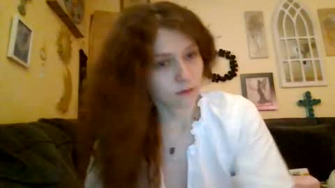 queencrimsonlvx online show from July 23, 3:58 pm