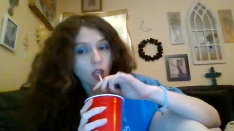 queencrimsonlvx online show from July 24, 6:27 am