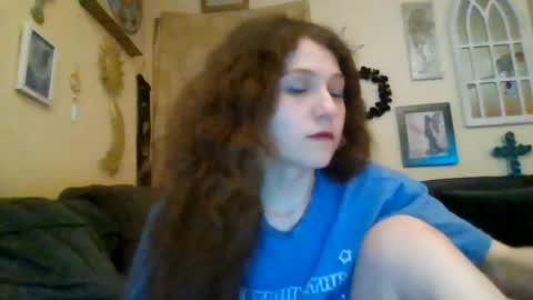 queencrimsonlvx online show from July 24, 1:25 pm