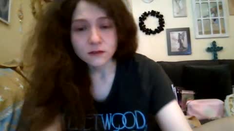 queencrimsonlvx online show from August 1, 5:19 pm