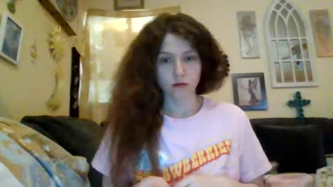 queencrimsonlvx online show from August 2, 11:28 am