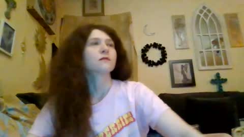queencrimsonlvx online show from August 3, 10:33 am