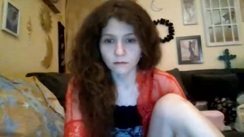 queencrimsonlvx online show from August 4, 2:03 pm