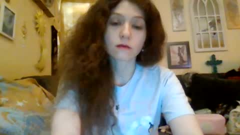 queencrimsonlvx online show from August 7, 2:00 am