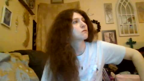 queencrimsonlvx online show from August 7, 8:25 am