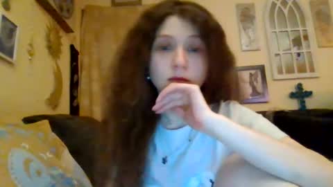 queencrimsonlvx online show from August 8, 10:37 am