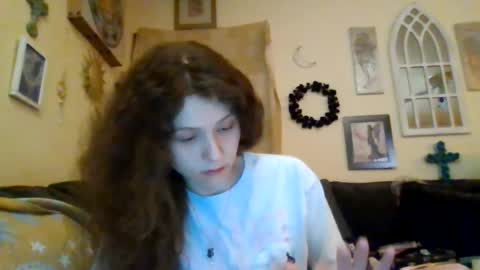 queencrimsonlvx online show from August 8, 11:43 am