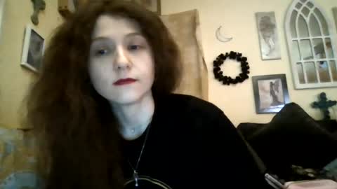 queencrimsonlvx online show from August 11, 3:19 am