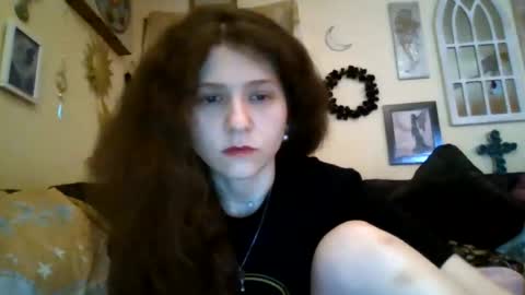queencrimsonlvx online show from August 11, 10:39 am