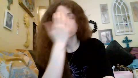 queencrimsonlvx online show from August 11, 9:50 pm