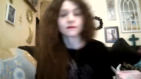 queencrimsonlvx online show from August 12, 1:41 am
