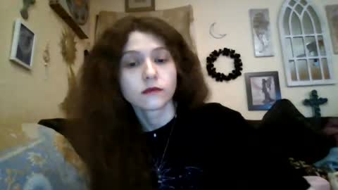 queencrimsonlvx online show from August 12, 2:47 am