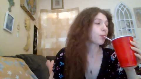 queencrimsonlvx online show from August 16, 10:14 pm