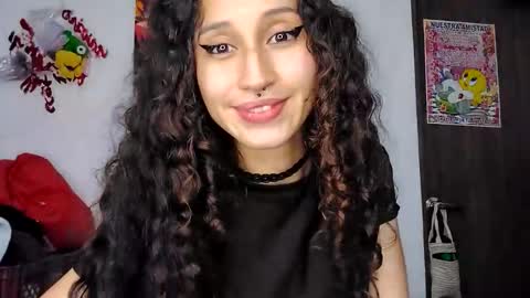 queenjenn__ online show from May 17, 4:02 am