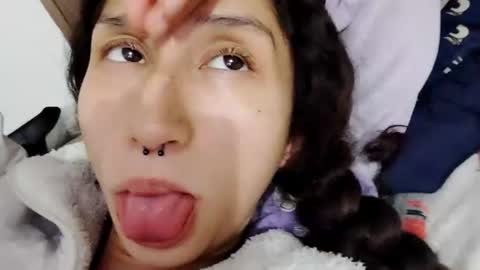 queenjenn__ online show from June 17, 1:15 am