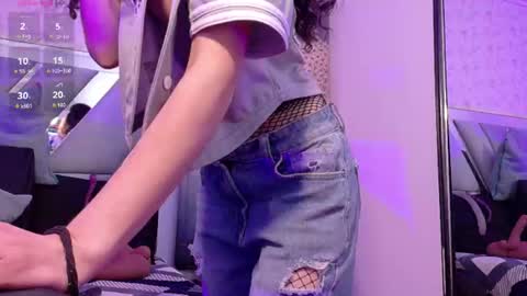 queenjenn__ online show from June 21, 6:36 am