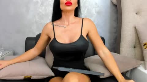 QueenLoraa online show from August 10, 5:09 am