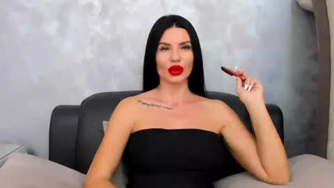 QueenLoraa online show from August 14, 10:41 am