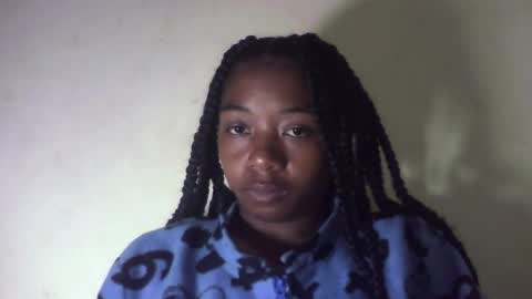 queennaya online show from August 3, 2:51 am