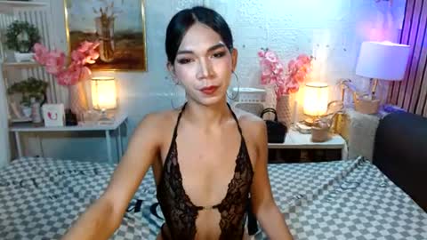 queennira online show from July 16, 8:15 am