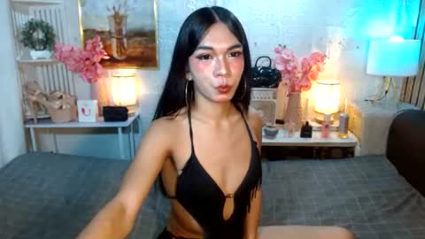 queennira online show from July 20, 4:59 am
