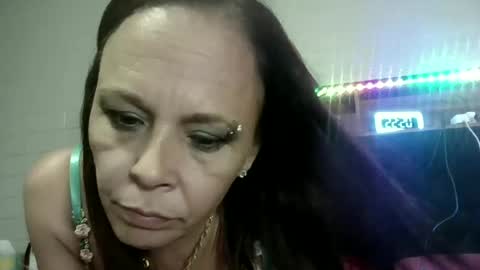 queenofmen33 online show from June 18, 5:18 am