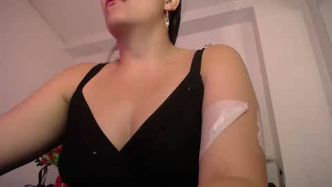 queenrose94 online show from August 11, 7:49 pm