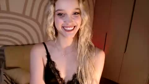 Serena XoXo online show from July 7, 3:27 pm
