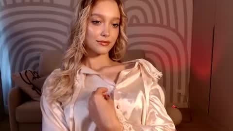 Serena XoXo online show from August 9, 2:29 pm