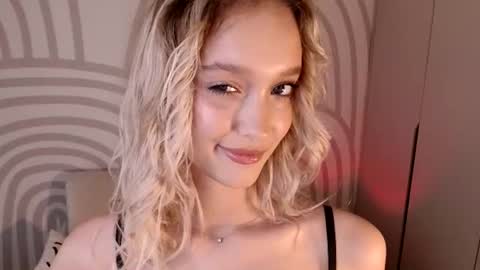 Serena XoXo online show from August 9, 3:35 pm