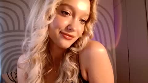 Serena XoXo online show from August 10, 3:02 pm