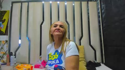 queenstarhyl online show from August 11, 12:45 am