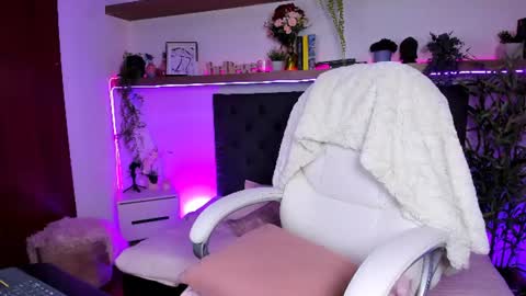    online show from August 14, 11:52 pm