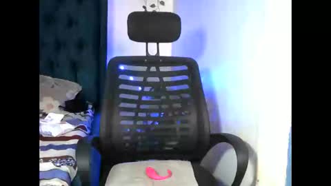 quin_z online show from April 15, 3:57 am