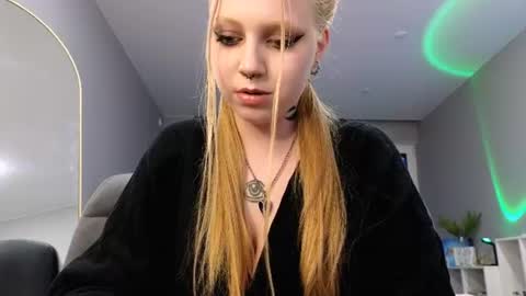 Rebecca  Becc online show from August 9, 6:42 pm