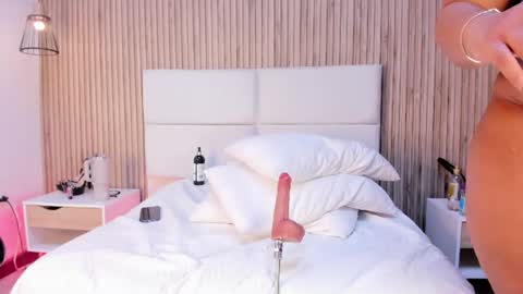 rachell_queenn1 online show from July 4, 9:39 pm