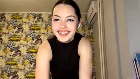 Elizabeth online show from August 14, 8:01 pm