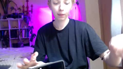 radish666 online show from March 1, 9:33 pm