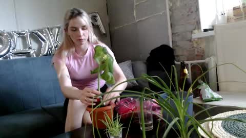 radish666 online show from May 24, 1:47 pm
