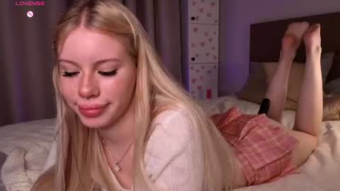 lina online show from August 17, 8:14 pm